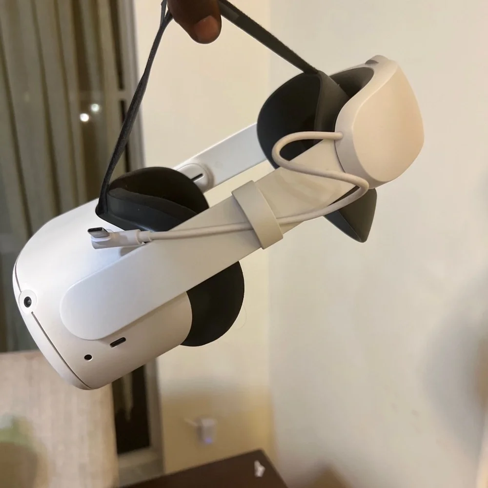 Meta Oculus Quest 2 256GB VR Headset - White. Battery Pack Headset & Travel Case